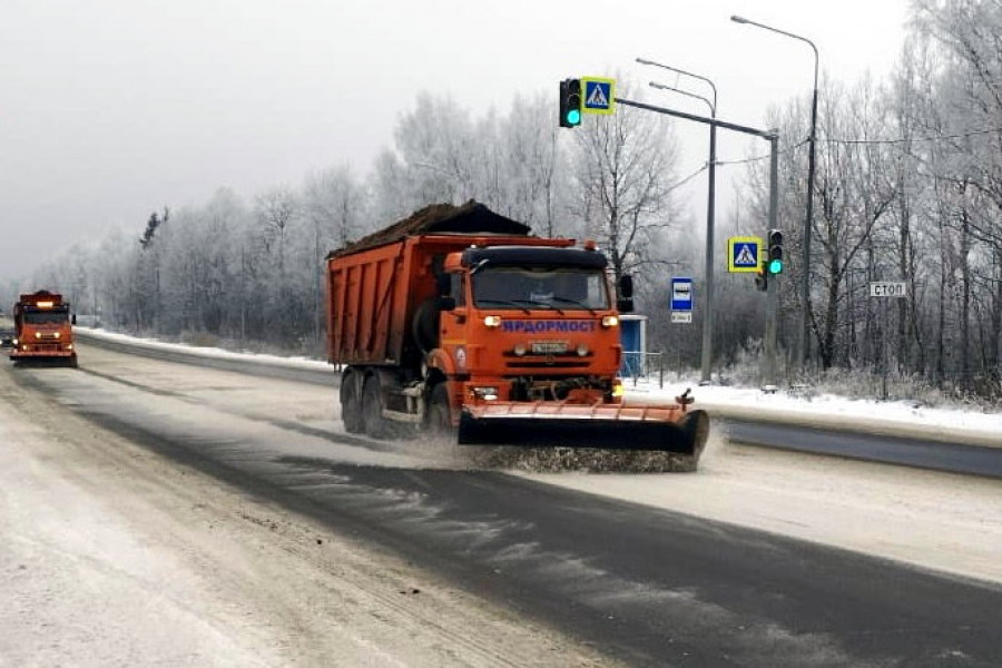 ​Дорожные службы перешли на усиленный режим работы из-за снегопада