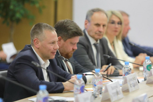 Михаил Евраев представил проект по расширению трассы М8 в Ярославской области на форуме «Путешествуй!» в Москве