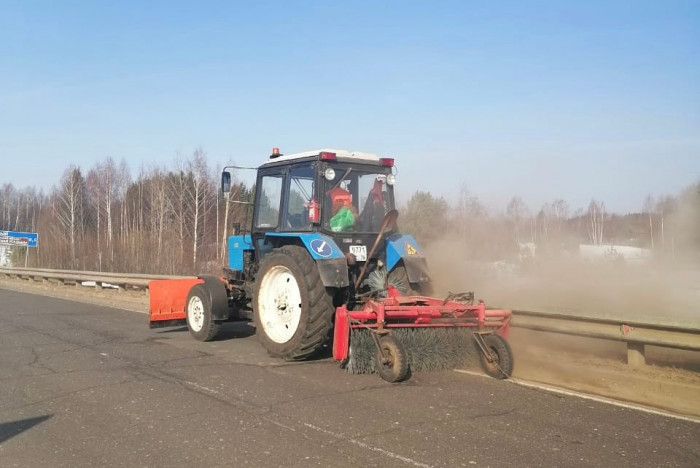 Дороги Ярославской области приводят в порядок после зимы