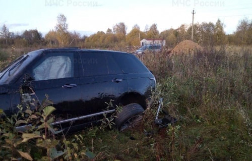 У пос. Алтыново под Угличем погиб пассажир перевернувшейся в кювет иномарки