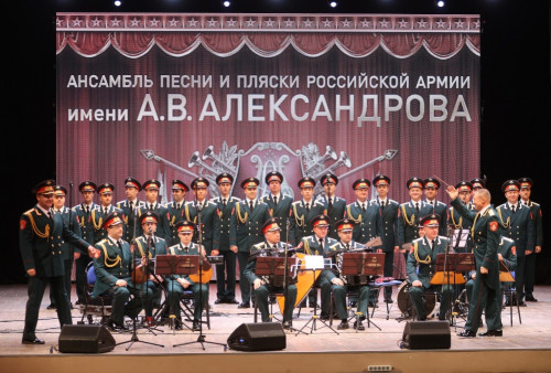 Выступление Академического ансамбля песни и пляски Российской армии имени А.В. Александрова в Угличе