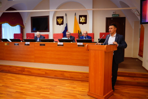 Дума начала 2026 парламентский год с вопросов дорог и благоустройства