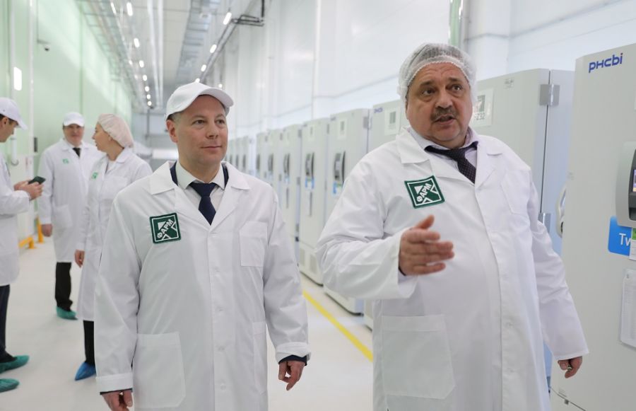Михаил Евраев проверил запасы лекарств на складах «Областной фармации»