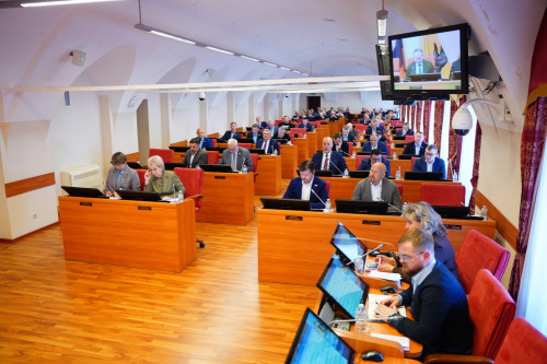 Дума приняла важные решения, касающиеся поддержки ключевых предприятий, спортивных клубов, ветеранов СВО