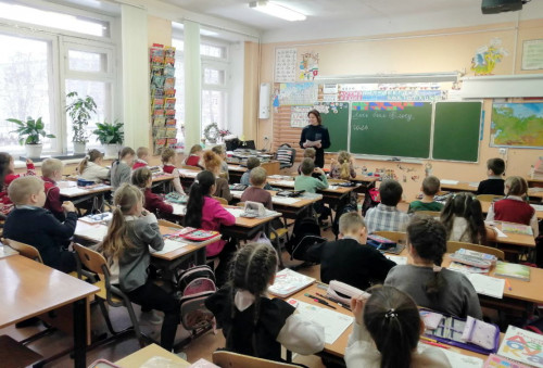 Автоинспекторы Углича проводят для школьников уроки по безопасности дорожного движения