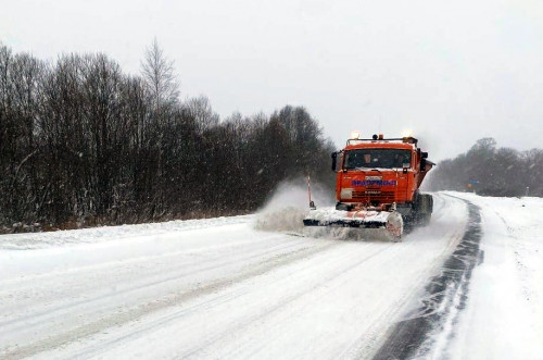 Более 390 единиц спецтехники было задействовано на уборке региональных дорог в дни январских снегопадов