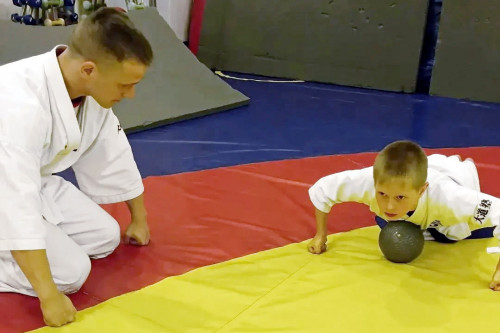 В СШ "Витязь" прошли соревнования "КУДО-ГТО"