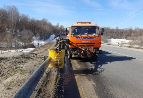 Дороги Ярославской области приводят в порядок после зимы