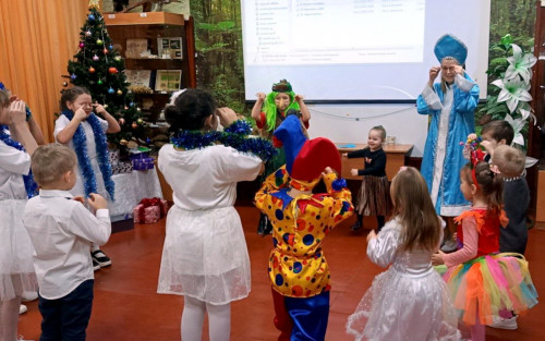 Предновогодние приключения малышей