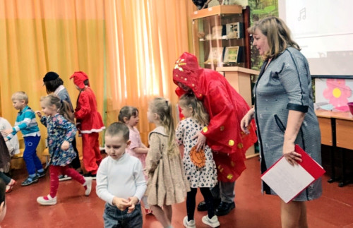 Праздники по окончанию учебного года в т/о &quot;Тропинки открытий&quot; и &quot;Дорожки к школе&quot;