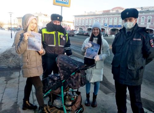 Юные инспектора движения и сотрудники Госавтоинспекции призвали пешеходов стать ЯРЧЕ!