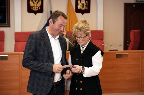 Победителям выборов в региональный парламент вручили удостоверения депутатов Ярославской областной Думы