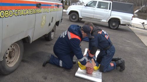 Учатся спасатели