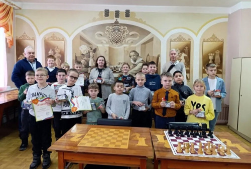 Предновогодний блицтурнир среди школьников