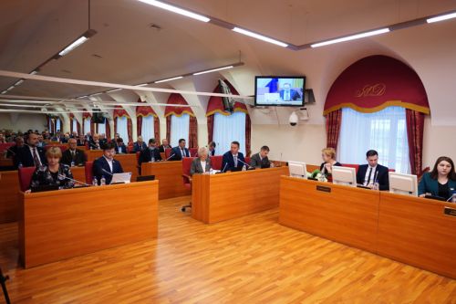 На внеочередном заседании областной Думы депутаты рассмотрели изменения в Закон о бюджете на 2022 год.
