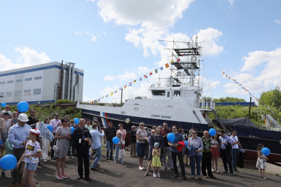 Рыбинский завод «Вымпел» спустил на воду пограничный корабль «Гюйс»