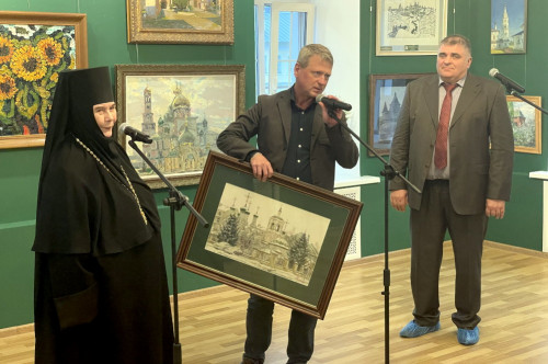 В Алексеевском женском монастыре Углича открылась выставка «Россия — Родина моя»