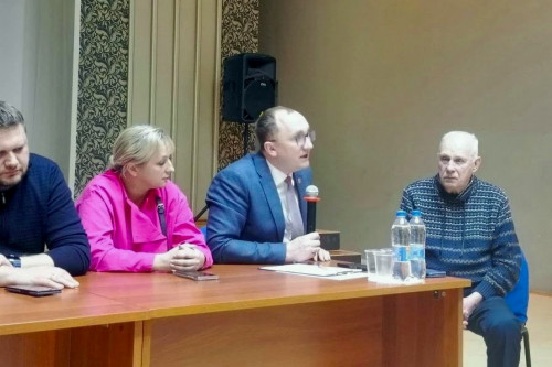 Глава округа Илья Филипцов принял участие во встрече депутатов с жителями микрорайона Цветочный