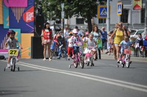 Детские заезды на велосипедах в рамках фестиваля «Углече Поле»