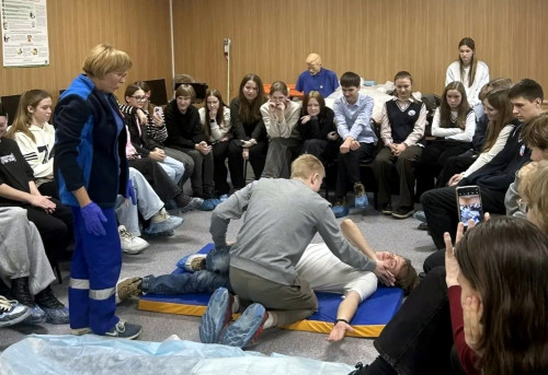 Ярославские подростки получают навыки оказания доврачебной помощи в «Школе будущего медика»