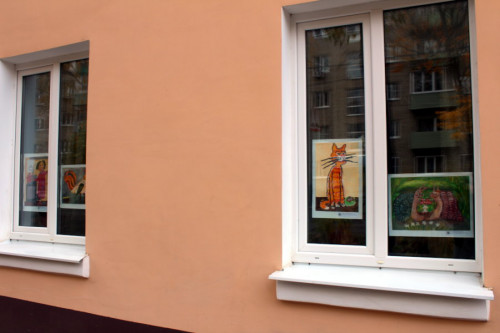 «Весёлые картинки» в окнах художественной школы