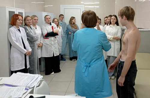 Угличские школьники побывали на практическом занятии в рамках проекта «Призвание – медицина»