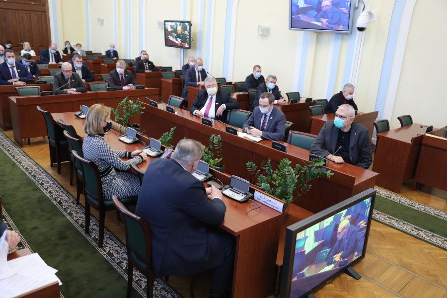 Михаил Евраев встретился с представителями всех фракций областной Думы