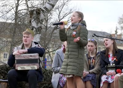 Поёт агитбригада «На пути к Победе»