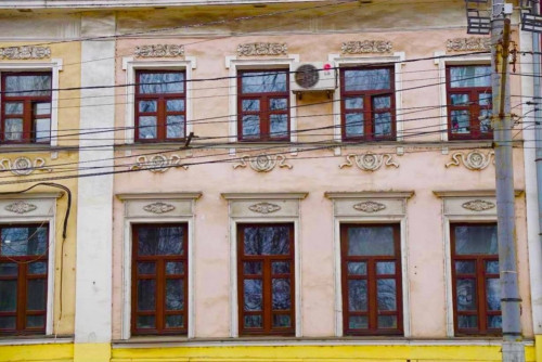 ​Законность установки кондиционеров на фасадах исторических зданий проверяют в Ярославской области