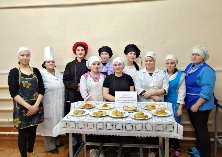 В УИПК прошел конкурс профмастерства среди будущих поваров