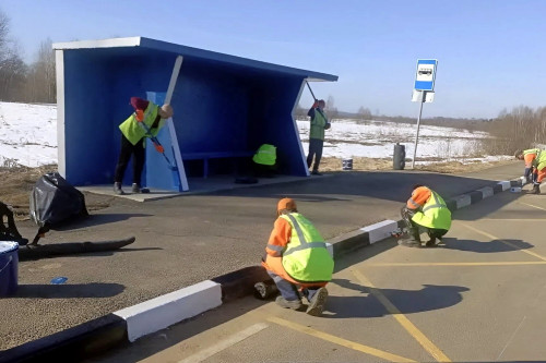 Михаил Евраев поручил привести в порядок территории вдоль дорог региона